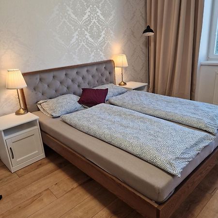 Old Town Apartment - 2 Bedrooms บราติสลาวา ภายนอก รูปภาพ