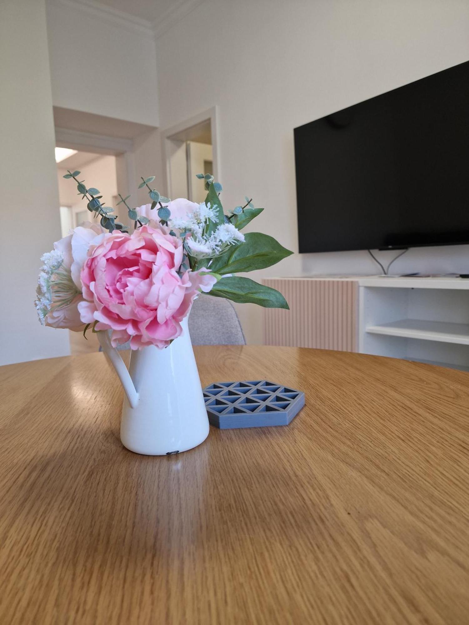 Old Town Apartment - 2 Bedrooms บราติสลาวา ภายนอก รูปภาพ