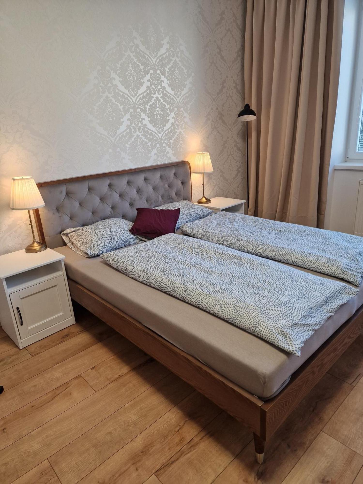 Old Town Apartment - 2 Bedrooms บราติสลาวา ภายนอก รูปภาพ